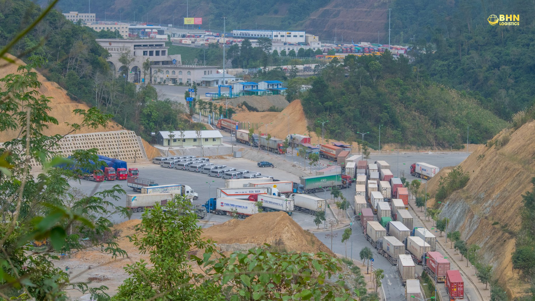 Mô hình vận chuyển hai chiều Hữu Nghị giúp xe xuất nhận hàng quay về ngay, không cần quay đầu rỗng.