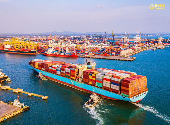 Ghép container khi vận chuyển máy hút nước mini tự động chính ngạch
