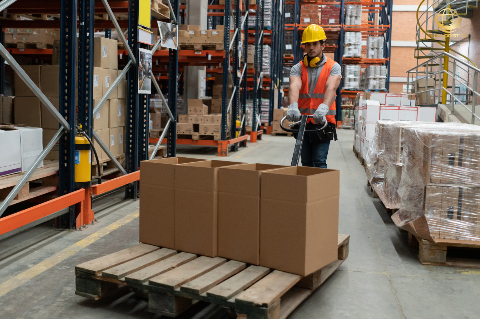 BHN Logistics hỗ trợ nguồn hàng quần áo Trung Quốc, tập kết tại kho Chiết Giang và vận chuyển Trung Việt chính ngạch.
