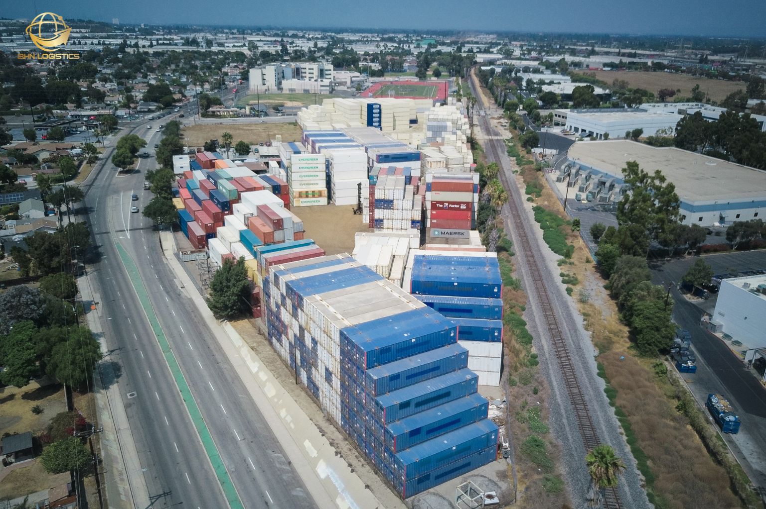 Logistics 2026 kết nối tracking với vận chuyển Trung Việt và ghép container chính ngạch.